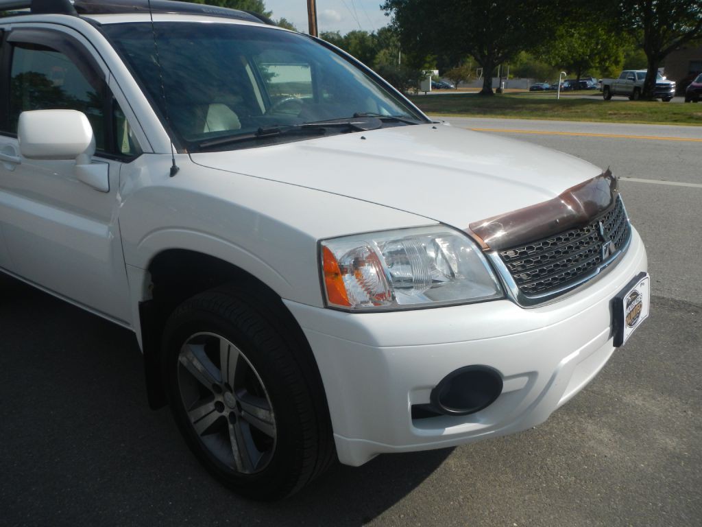 2011 Mitsubishi Endeavor Image 11