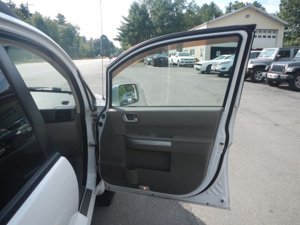 2011 Mitsubishi Endeavor Image 15