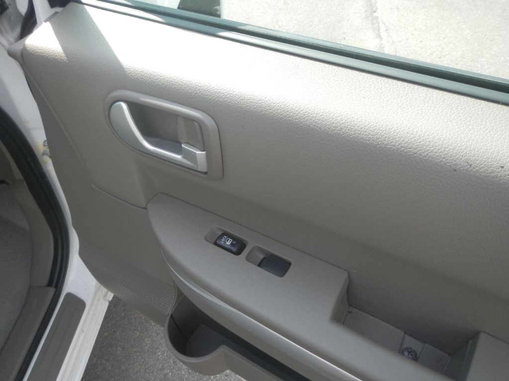 2011 Mitsubishi Endeavor Image 16