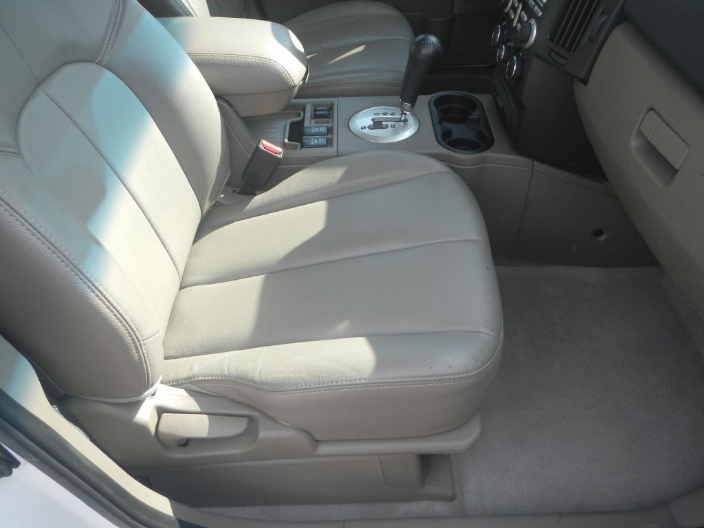 2011 Mitsubishi Endeavor Image 17