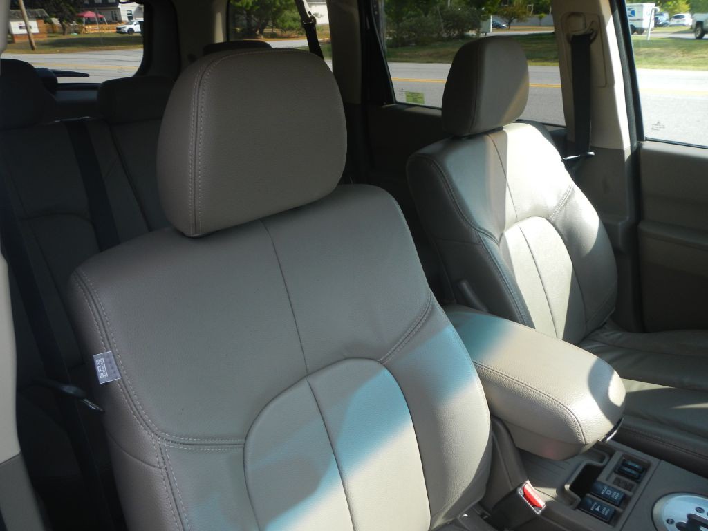 2011 Mitsubishi Endeavor Image 18
