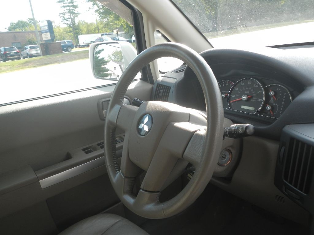 2011 Mitsubishi Endeavor Image 19