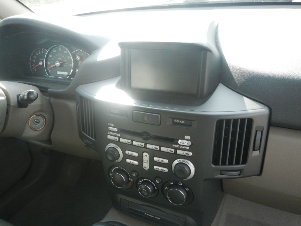 2011 Mitsubishi Endeavor Image 20