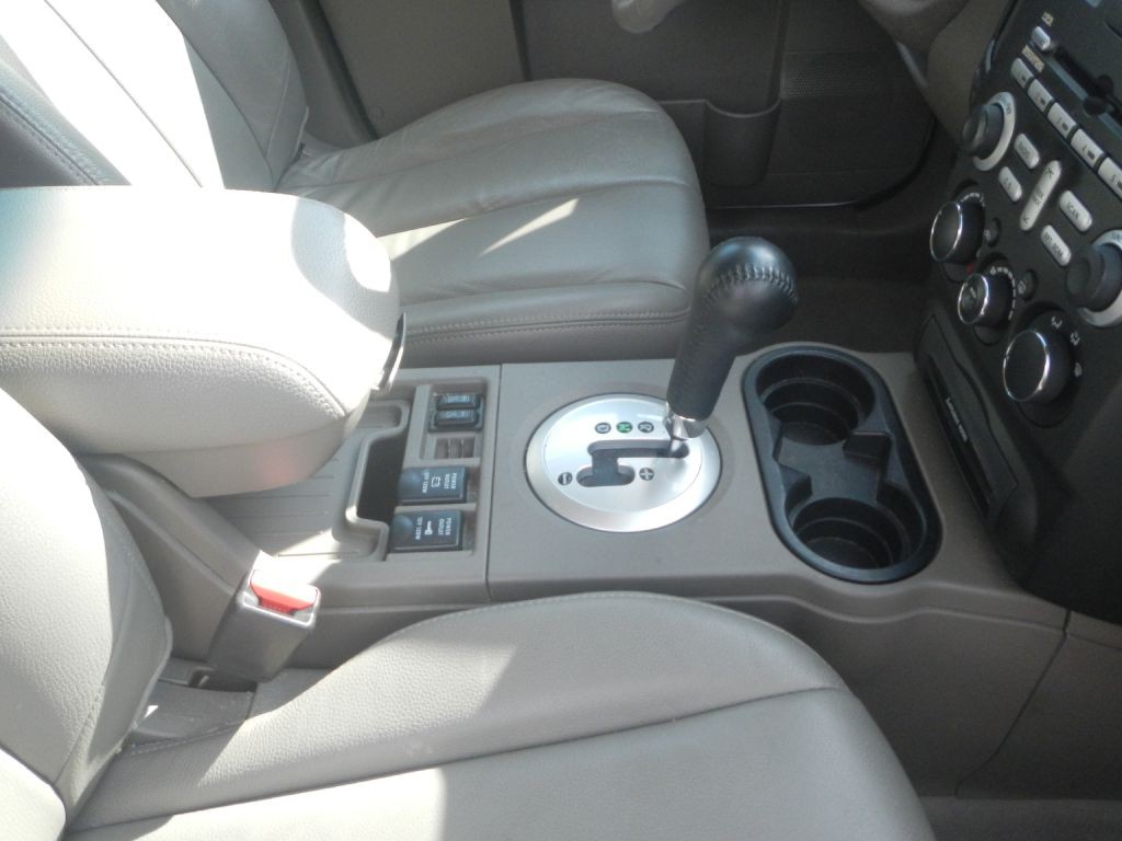 2011 Mitsubishi Endeavor Image 21