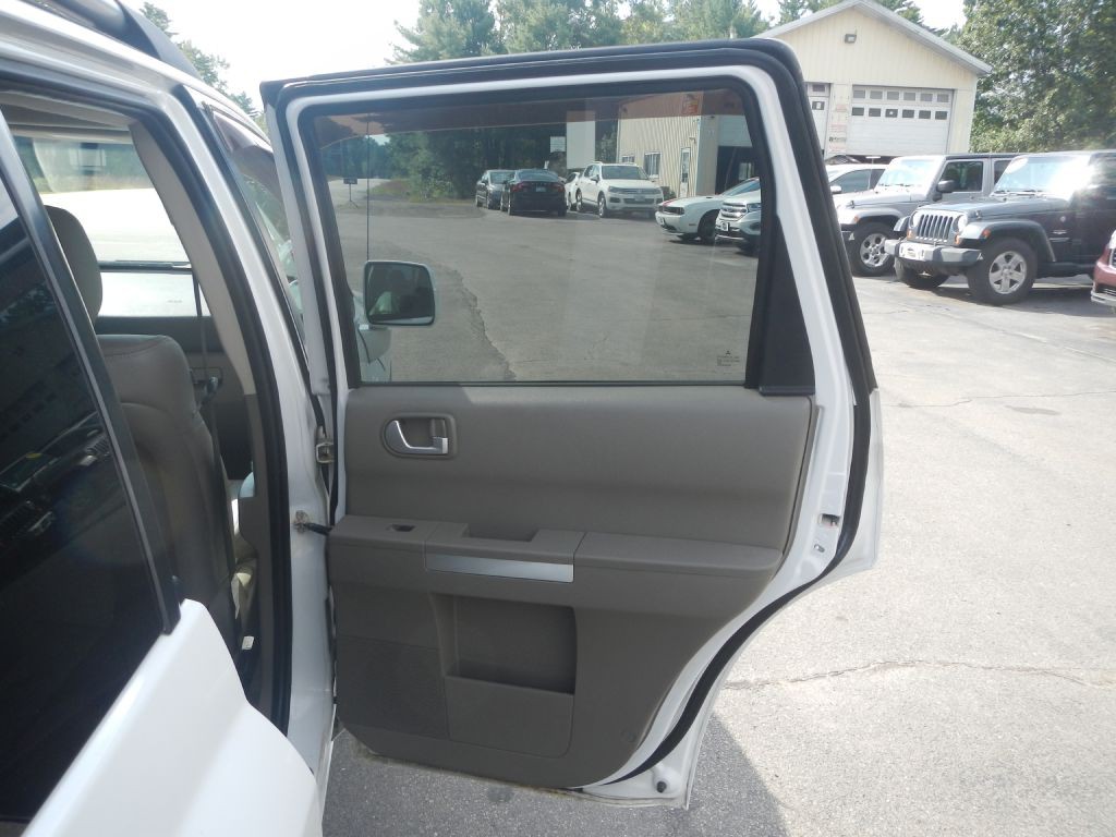 2011 Mitsubishi Endeavor Image 23