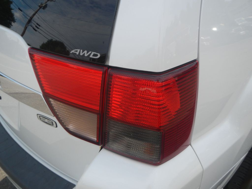 2011 Mitsubishi Endeavor Image 29