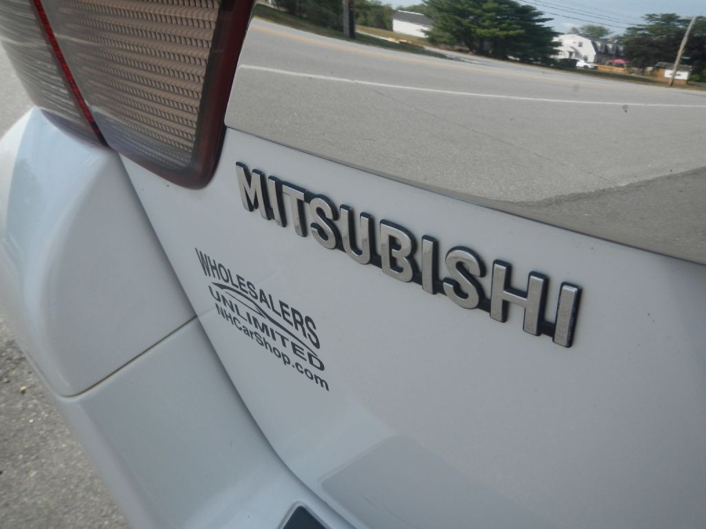 2011 Mitsubishi Endeavor Image 32