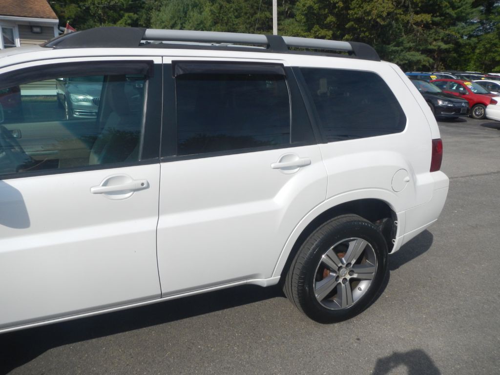 2011 Mitsubishi Endeavor Image 36