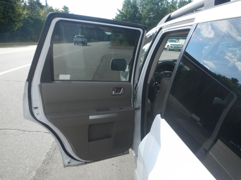 2011 Mitsubishi Endeavor Image 40
