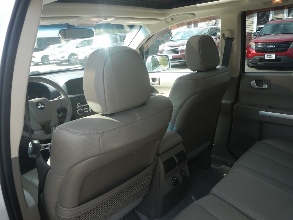 2011 Mitsubishi Endeavor Image 43