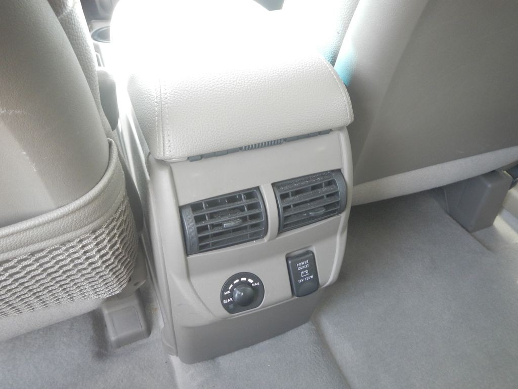 2011 Mitsubishi Endeavor Image 45