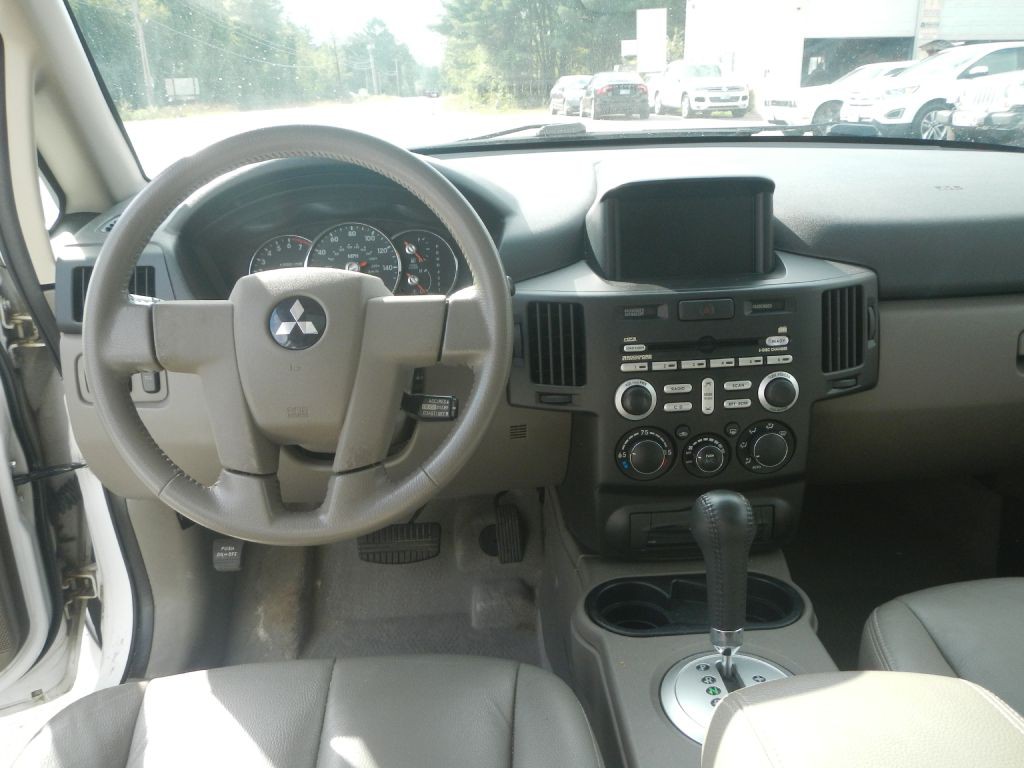 2011 Mitsubishi Endeavor Image 46