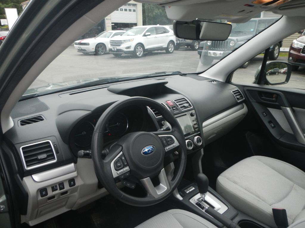 2017 Subaru Forester Image 3