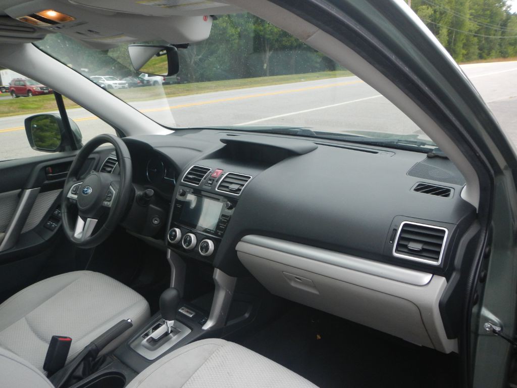 2017 Subaru Forester Image 10