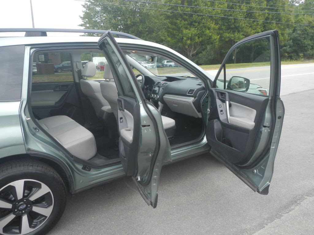 2017 Subaru Forester Image 16