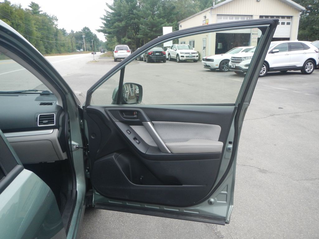 2017 Subaru Forester Image 17
