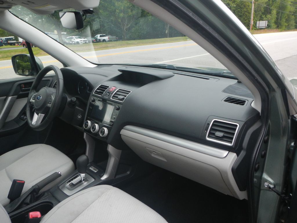 2017 Subaru Forester Image 18