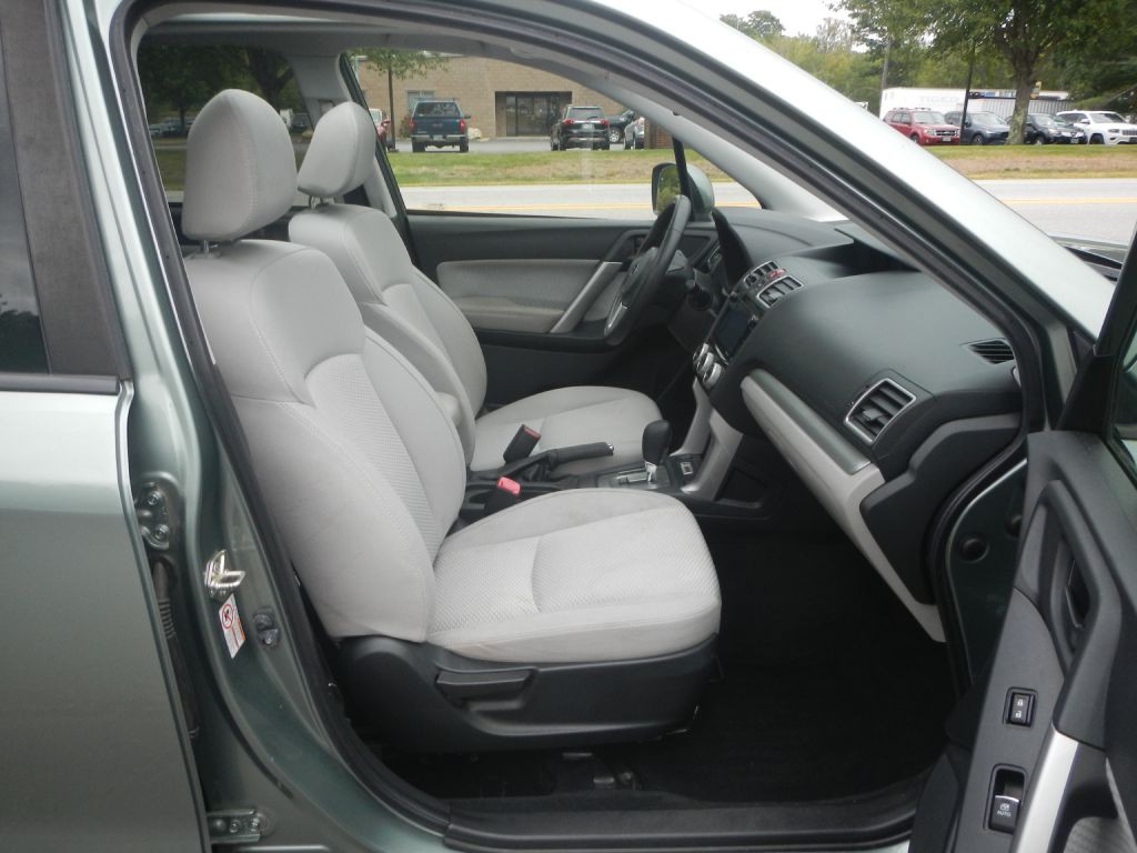 2017 Subaru Forester Image 24