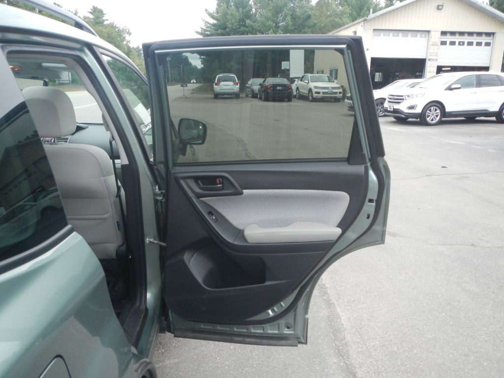 2017 Subaru Forester Image 25