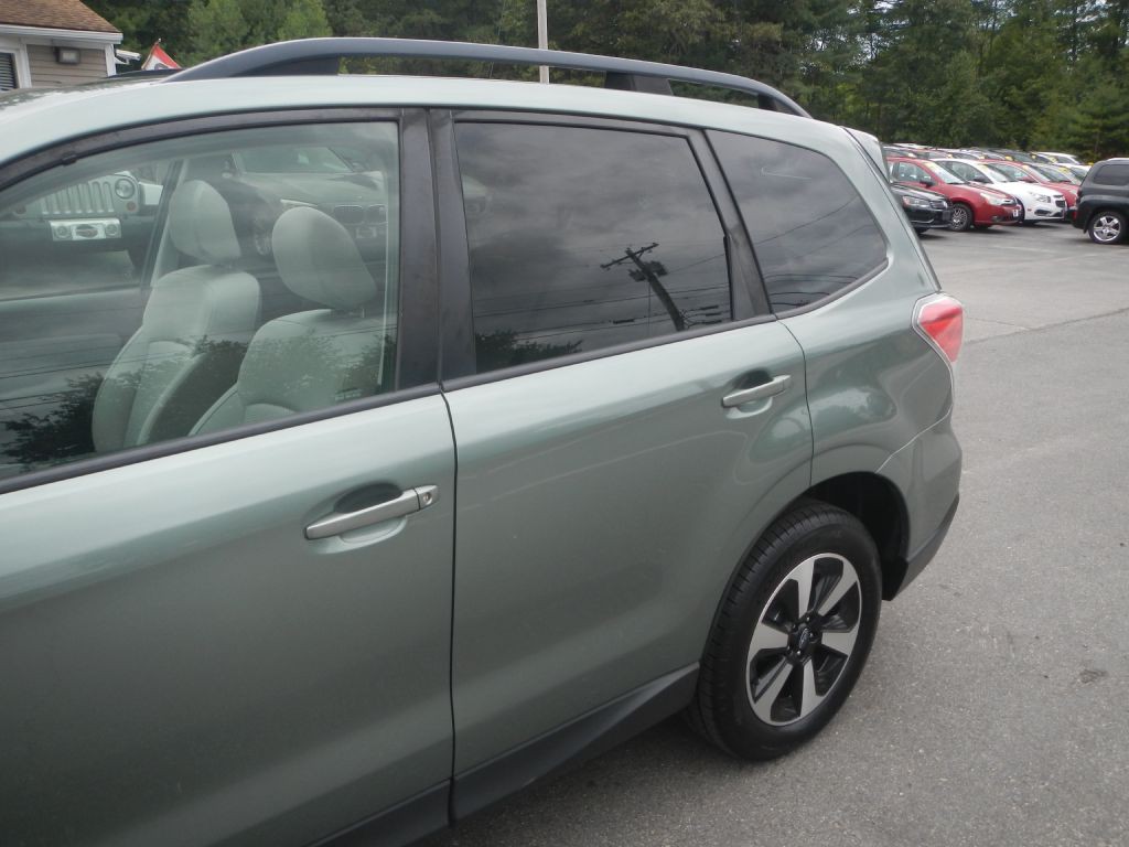 2017 Subaru Forester Image 38