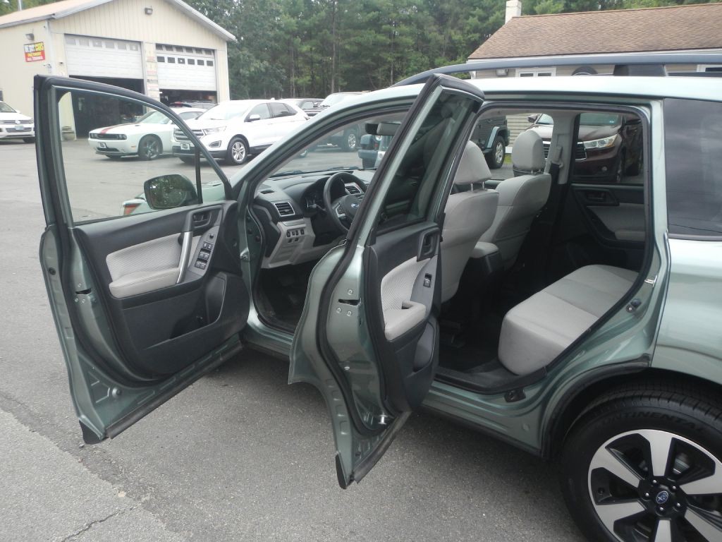 2017 Subaru Forester Image 40