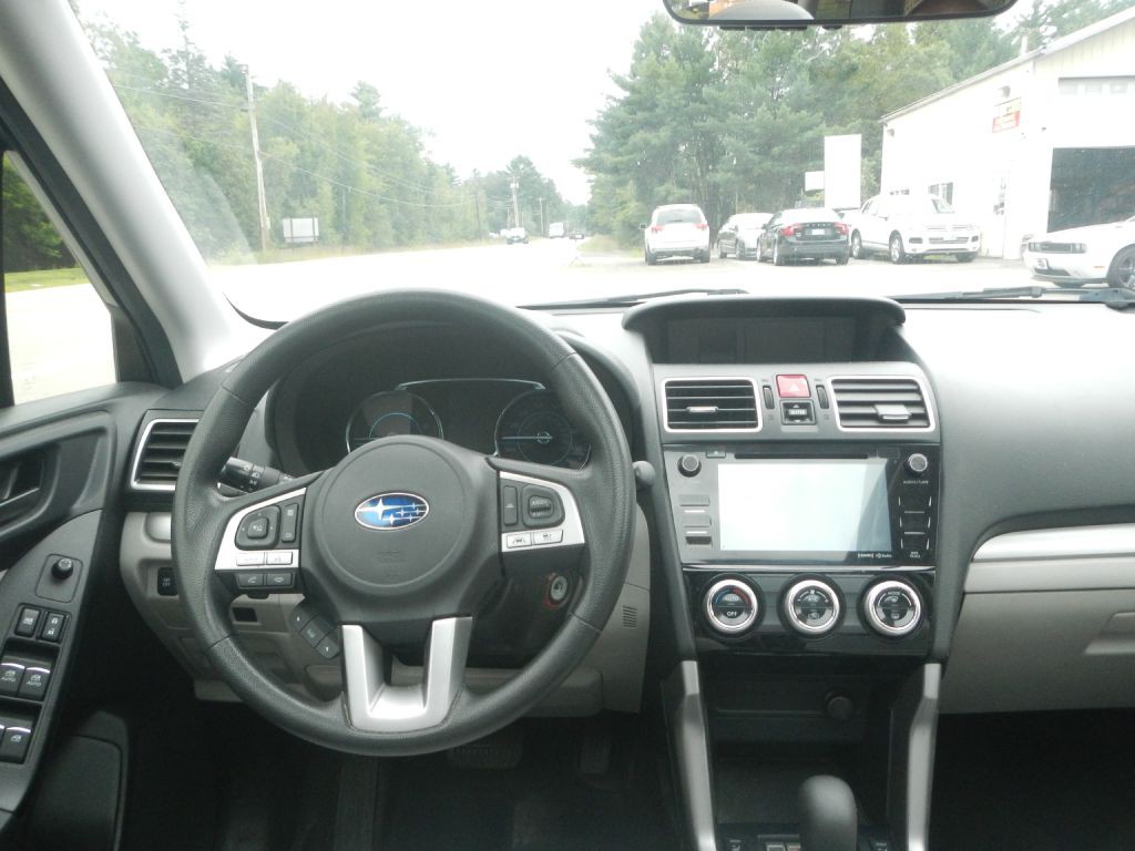 2017 Subaru Forester Image 46