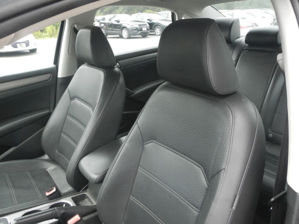 2015 Volkswagen Passat Image 4