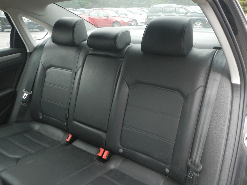 2015 Volkswagen Passat Image 5