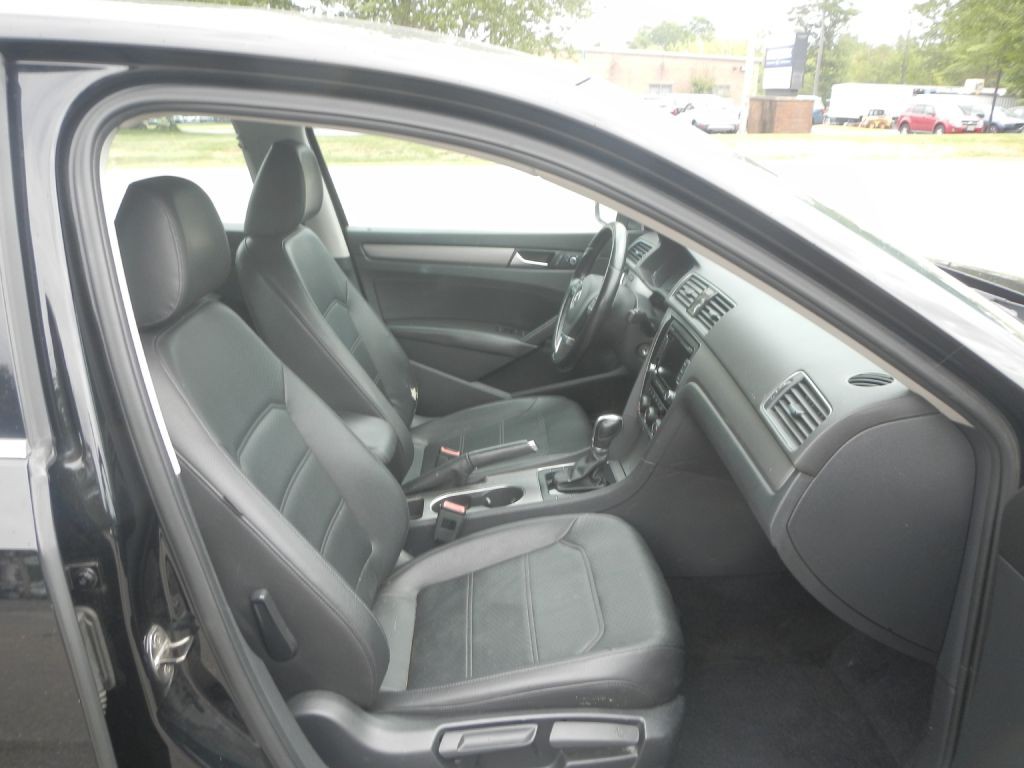 2015 Volkswagen Passat Image 17