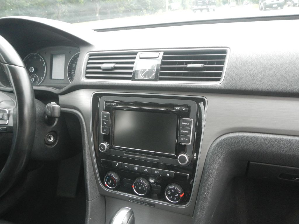 2015 Volkswagen Passat Image 19