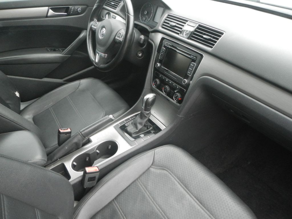 2015 Volkswagen Passat Image 21