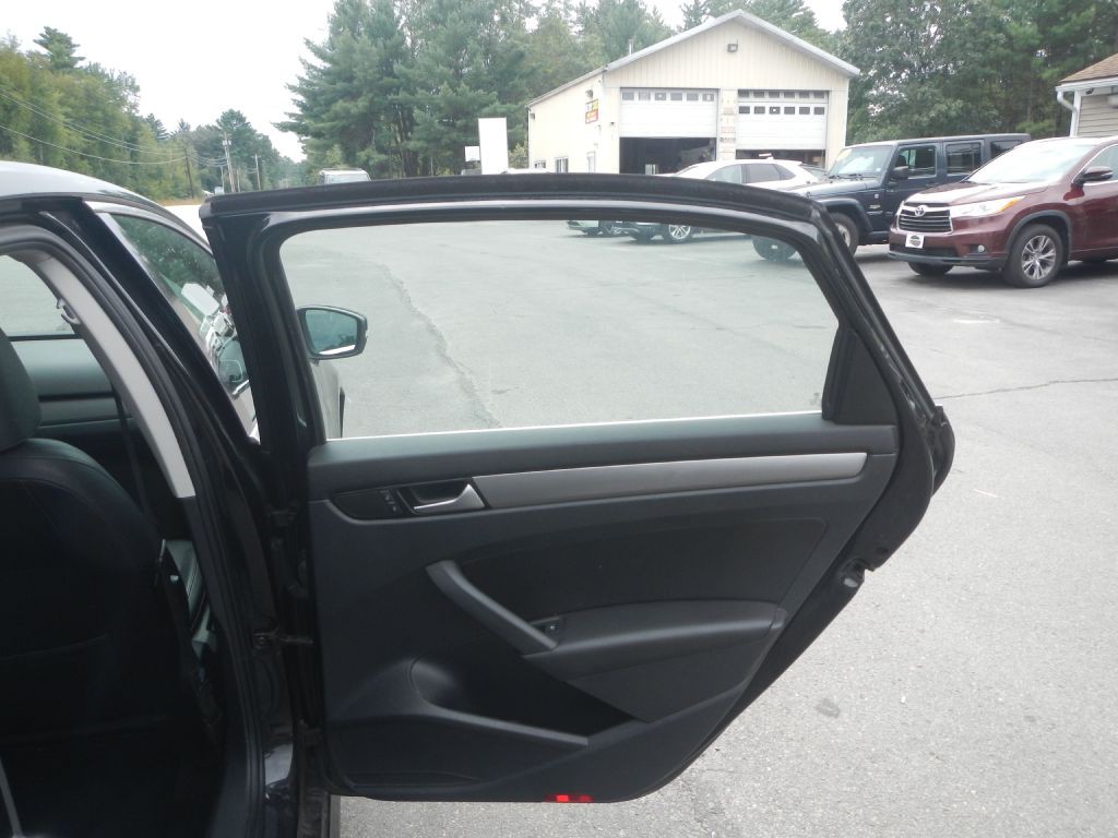 2015 Volkswagen Passat Image 22