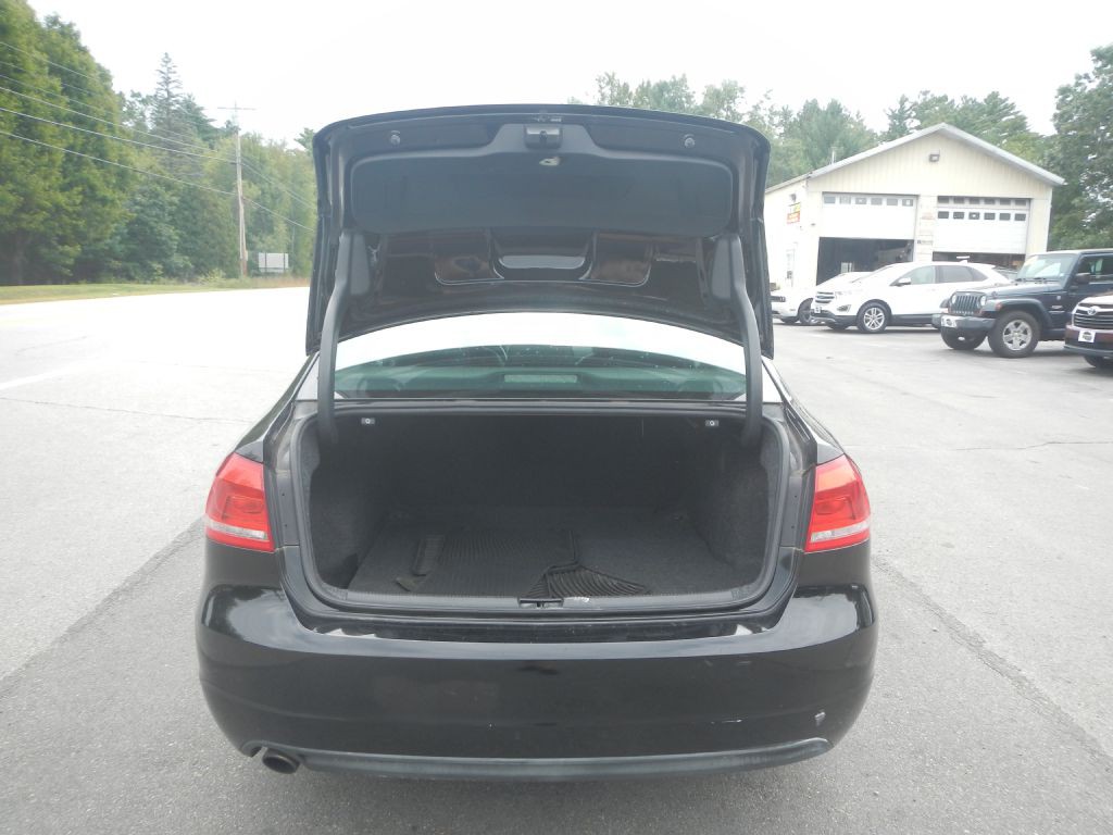 2015 Volkswagen Passat Image 32