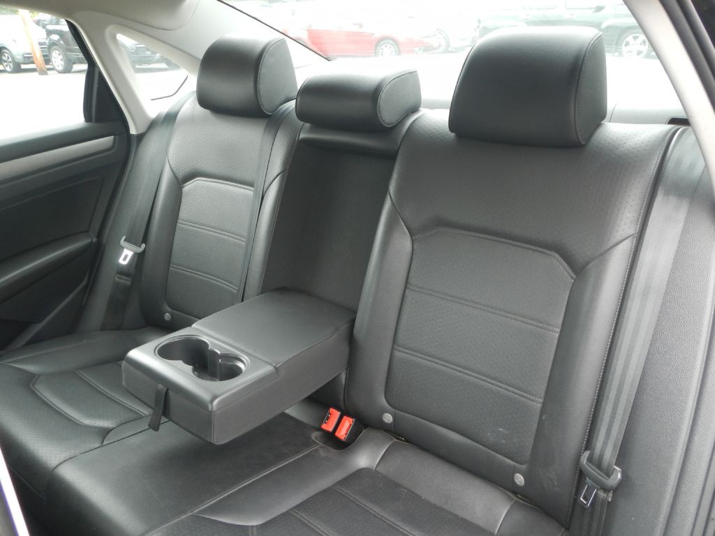 2015 Volkswagen Passat Image 37