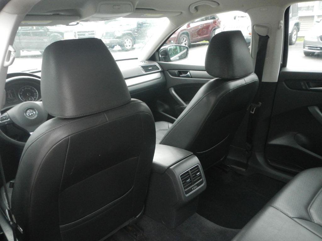 2015 Volkswagen Passat Image 38