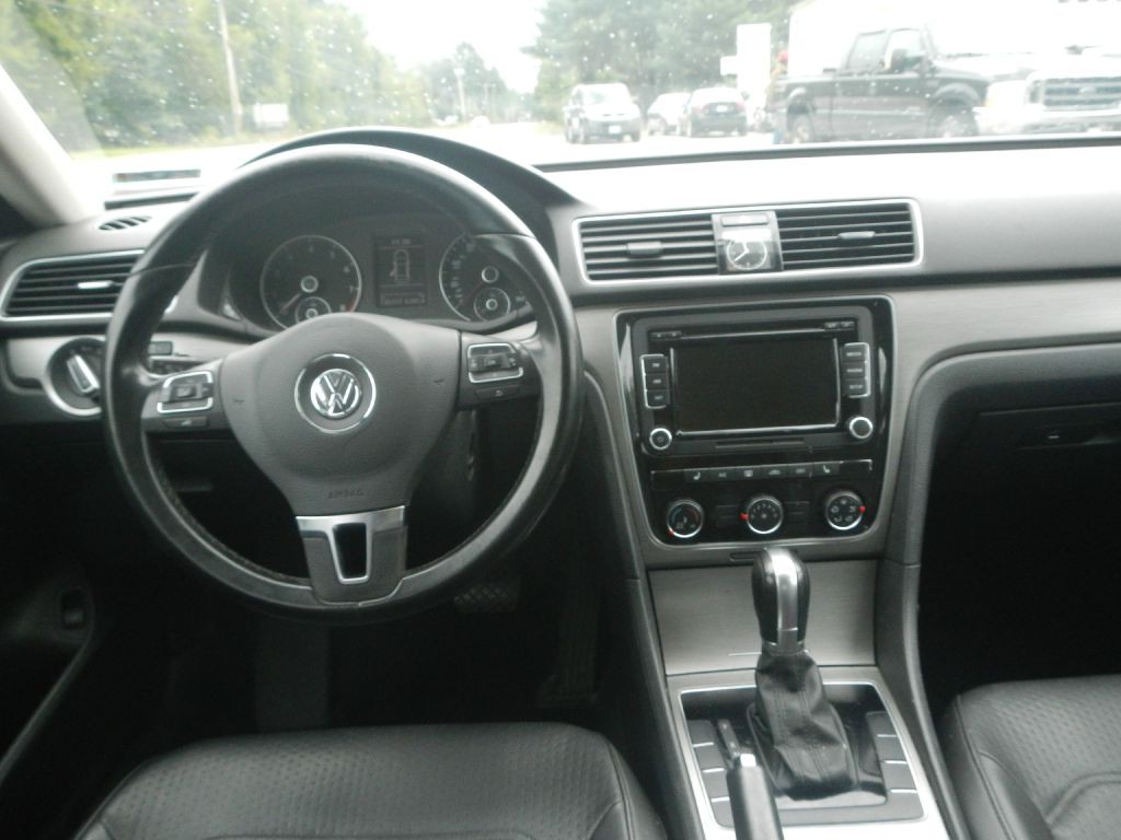 2015 Volkswagen Passat Image 39