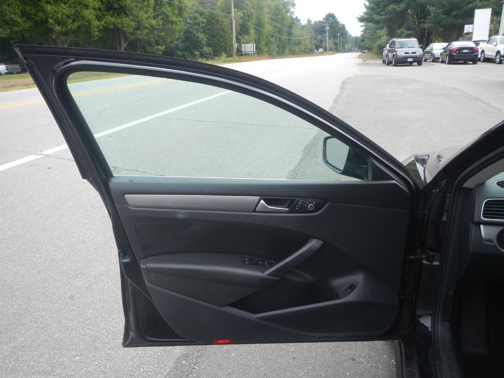 2015 Volkswagen Passat Image 40