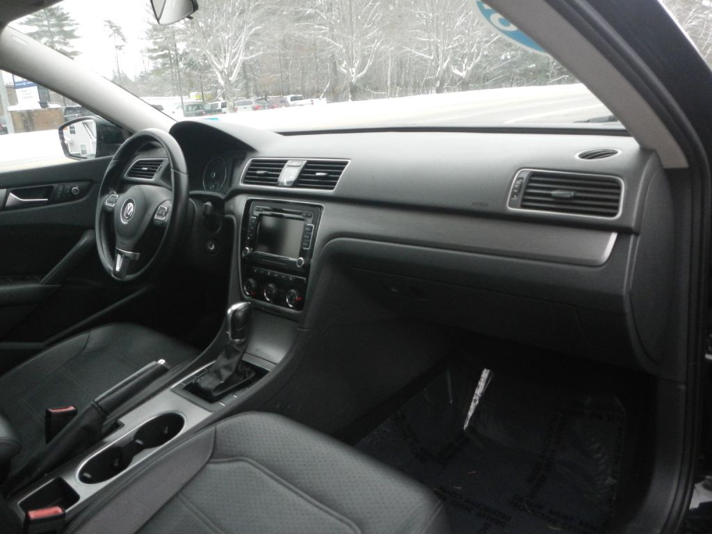 2015 Volkswagen Passat Image 4