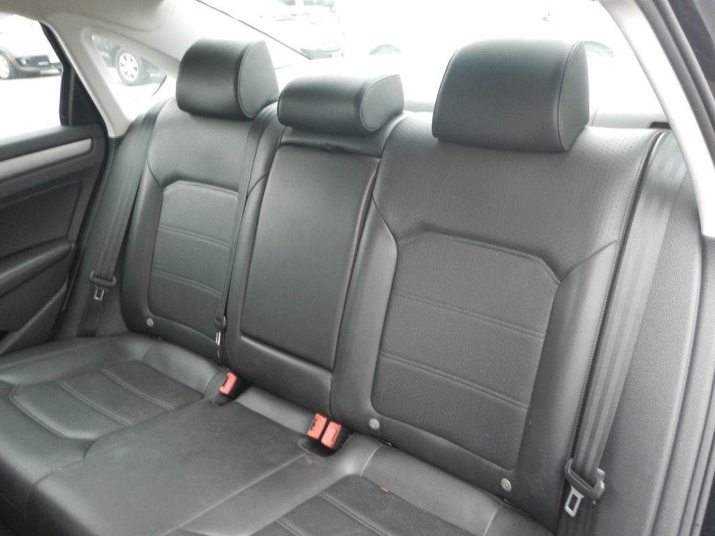 2015 Volkswagen Passat Image 8