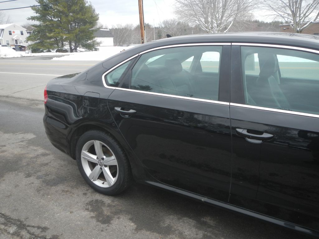 2015 Volkswagen Passat Image 13