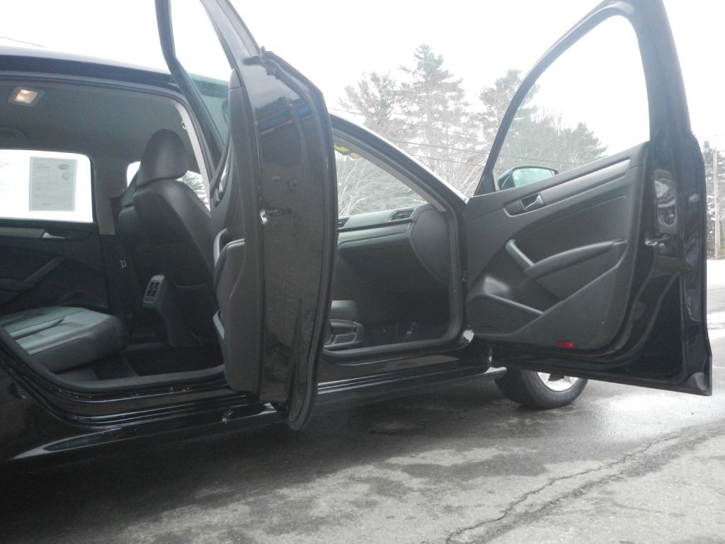 2015 Volkswagen Passat Image 16
