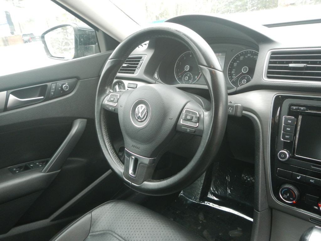 2015 Volkswagen Passat Image 19