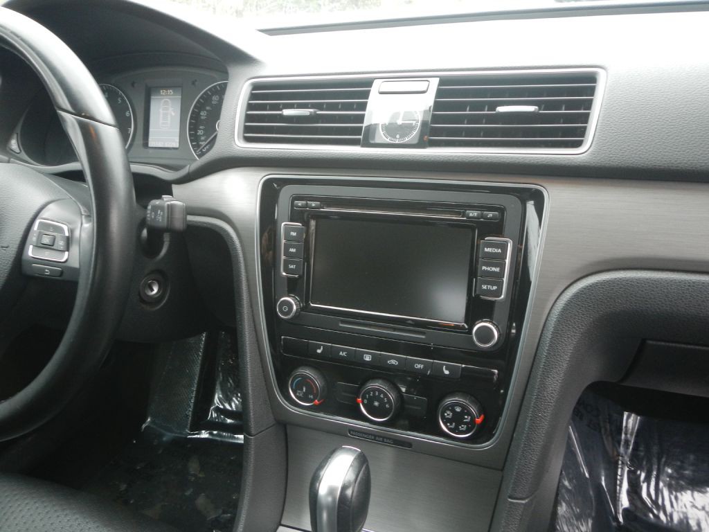 2015 Volkswagen Passat Image 20