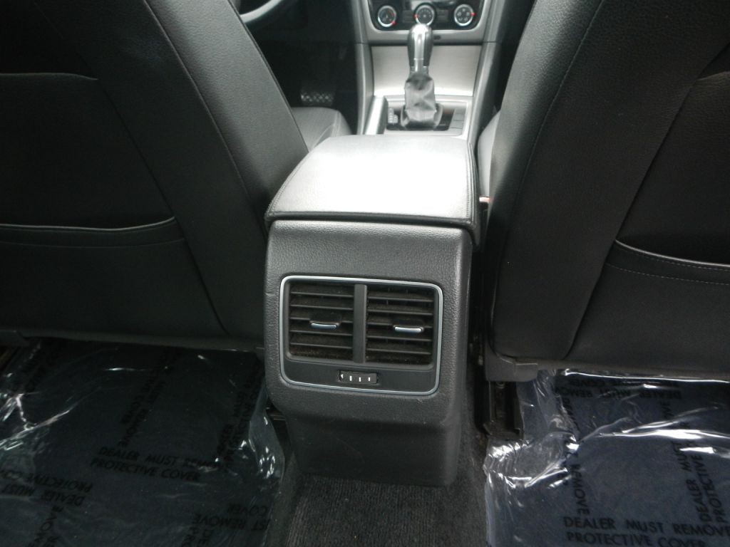 2015 Volkswagen Passat Image 26