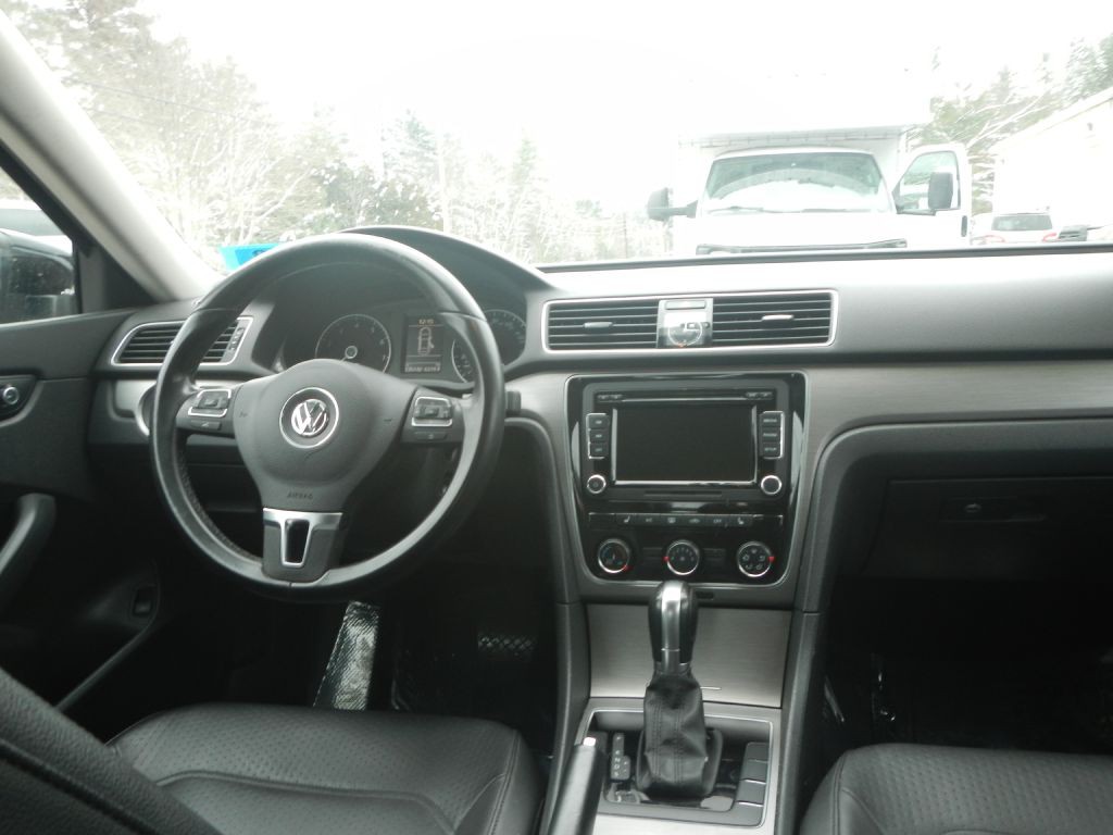 2015 Volkswagen Passat Image 27