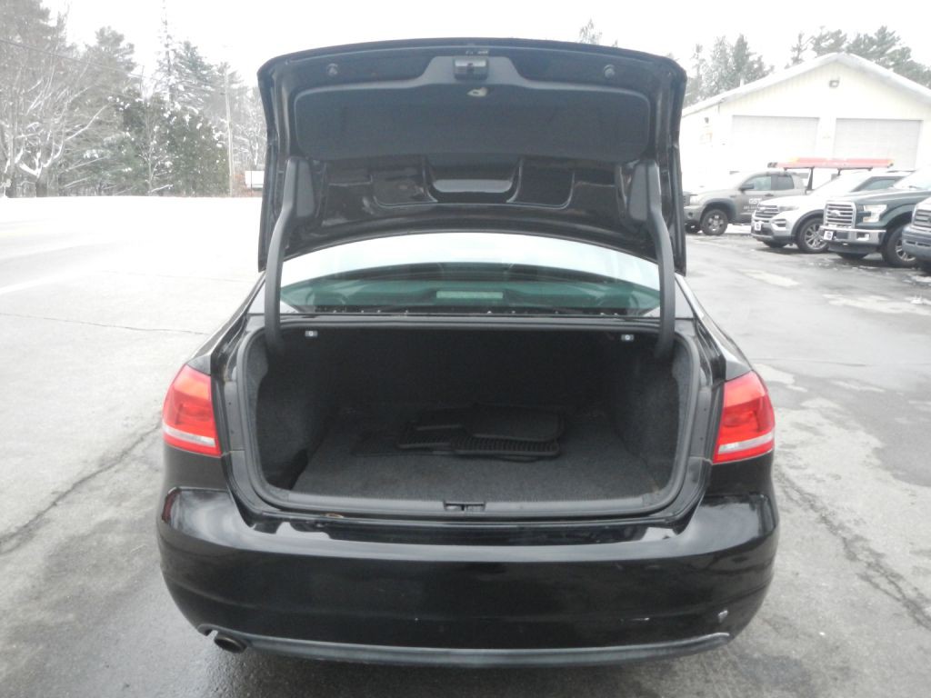 2015 Volkswagen Passat Image 32