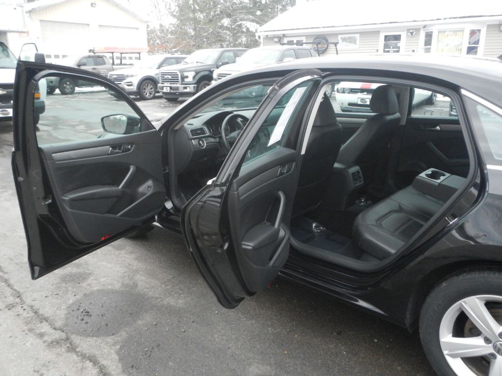 2015 Volkswagen Passat Image 36