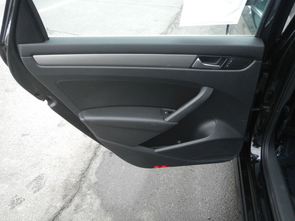 2015 Volkswagen Passat Image 38