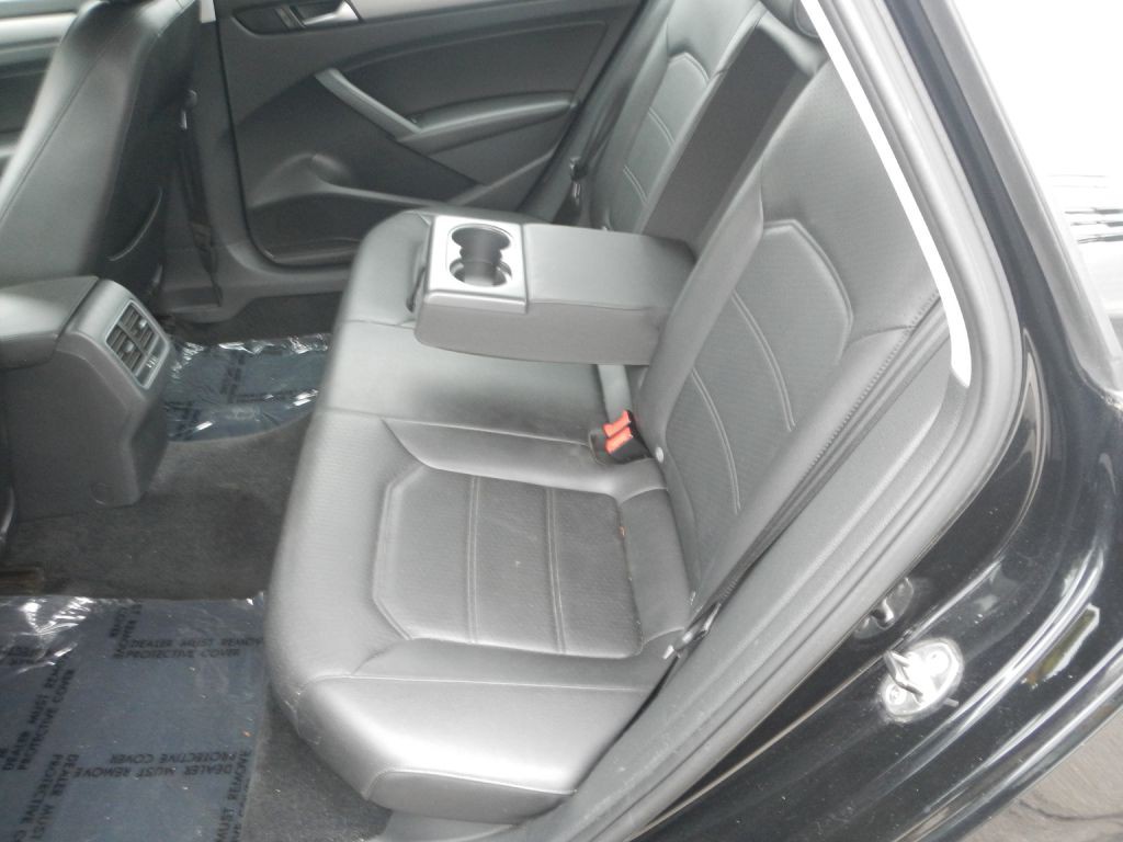 2015 Volkswagen Passat Image 39