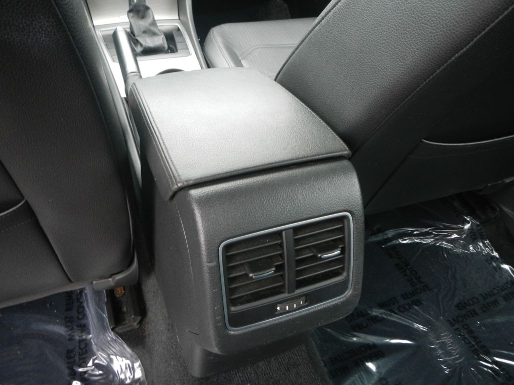 2015 Volkswagen Passat Image 42